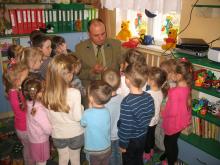 Dzieci z Burkatu poznają zwierzęta