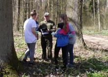 Uczniowie z Rybna posadzili las w Kostkowie